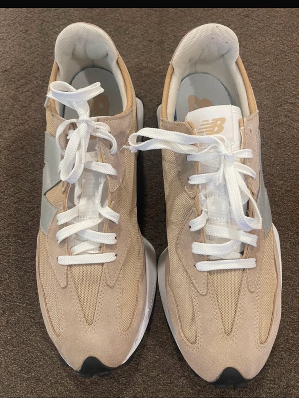 New Balance Men’s Beige and White Retro Runner Sneakers